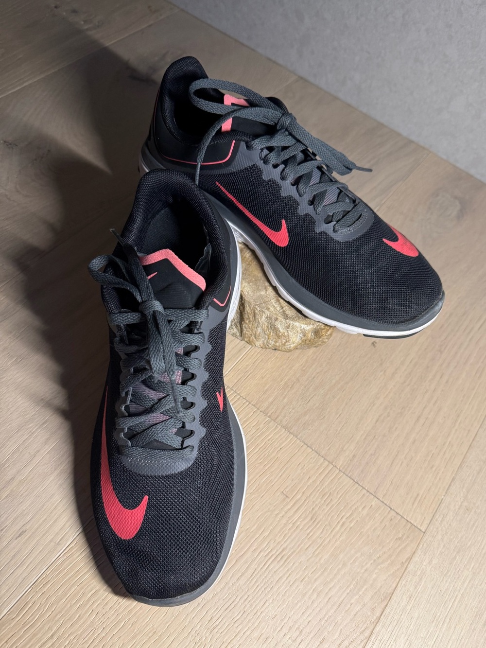 Nike FS Lite Run Women's Black Shoes with Pink Accent